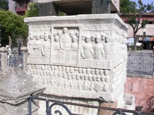 Pi&eacute;destal de l’ob&eacute;lisque &eacute;gyptien