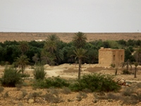 Bassin et pavillon du ca&iuml;d Jerrari pr&egrave;s de Talayint