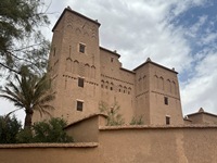 Ben Moro, Taskoukamt