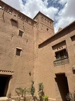 Ben Moro, Taskoukamt